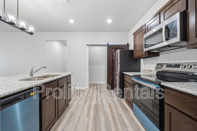 Building Photo - 117 Leon Ln