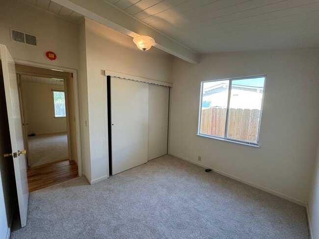 Building Photo - Charming Seaside Home on Quiet Cul-de-Sac