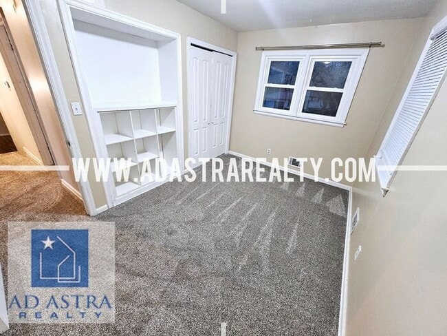 Building Photo - Open 3 Bed 2 Bath Home KCMO!!-Available in...