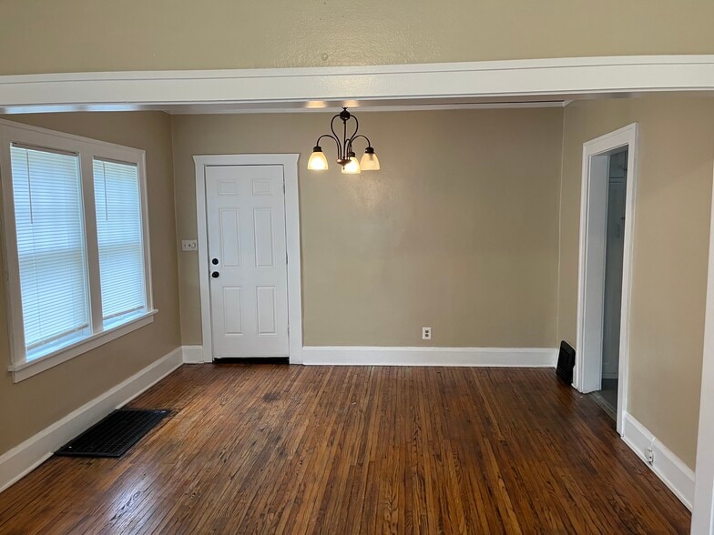 Dining room - 1623 Parmele St