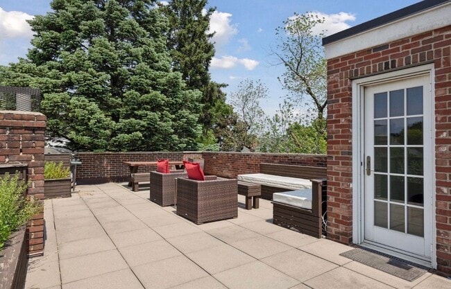 Building Photo - 1785 Dupont Ave S