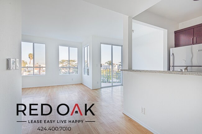 Building Photo - Gorgeous One Bedroom with Contemporary Lig...