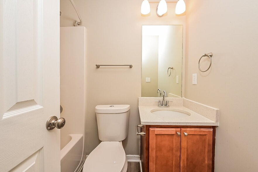 Building Photo - 1452 Shelnut Ct