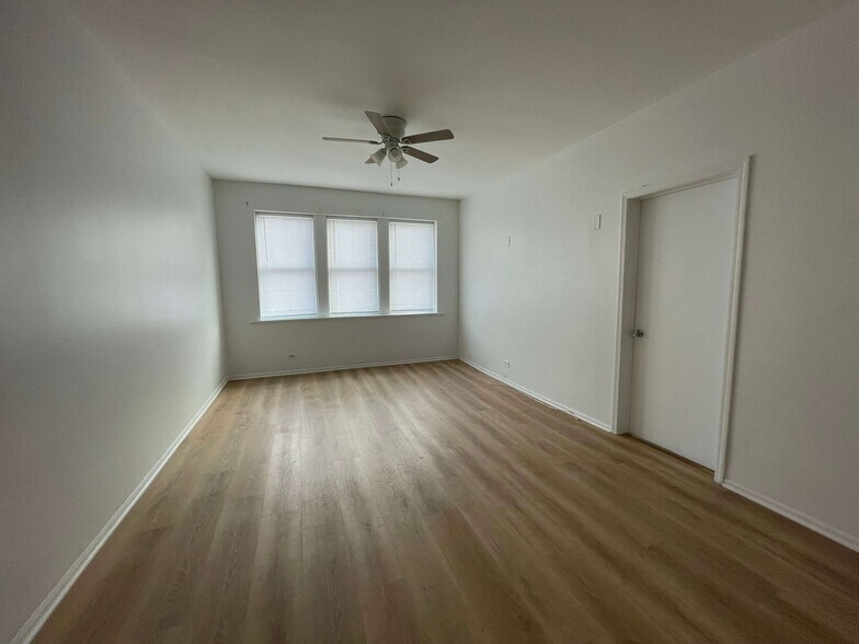 Building Photo - 3653 N Pulaski Rd