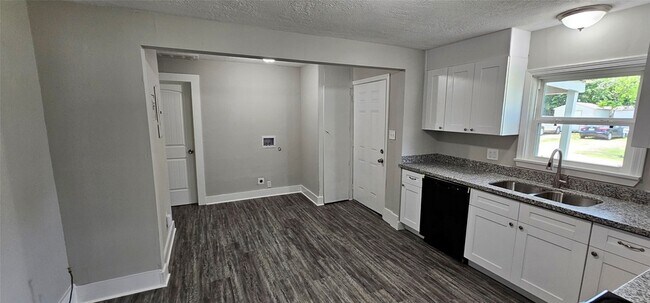 Building Photo - 215 San Jacinto St