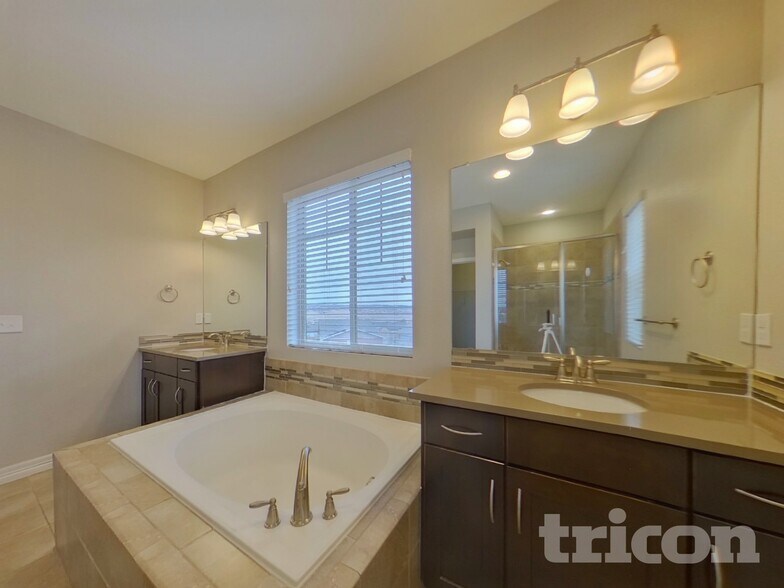 Building Photo - 3911 Donnington Cir