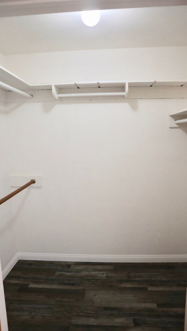 Building Photo - Available August 2026- 5 Bedroom with a POOL - on MARY LANE