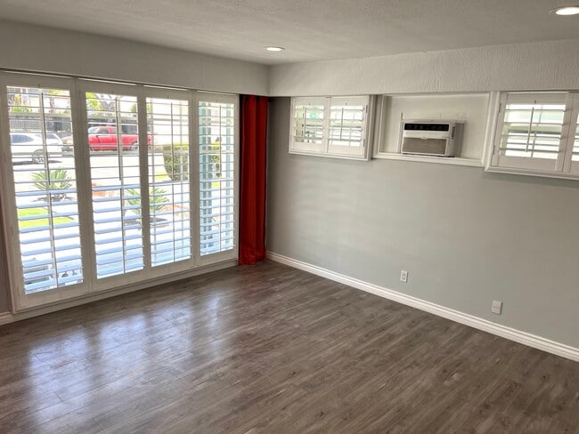 Building Photo - North Inglewood Home