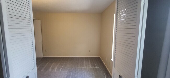 Building Photo - 505 Oppenheimer Dr