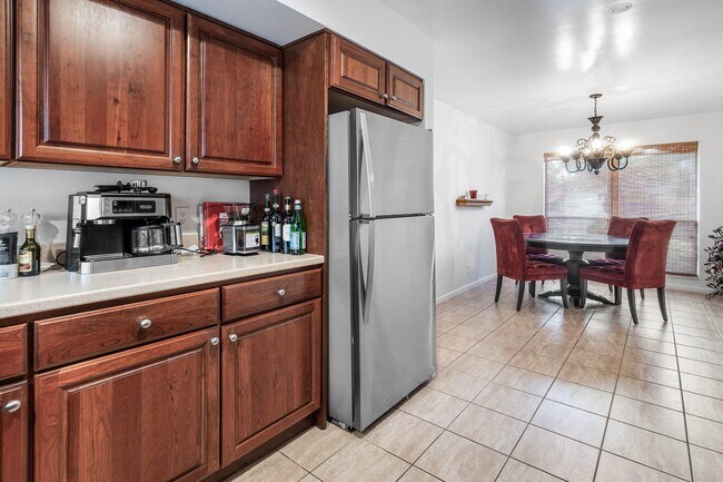 Building Photo - 6403 Eastpointe Pines St