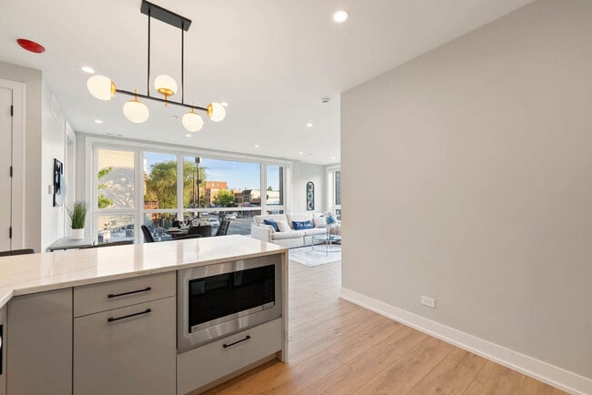 Building Photo - 2344 W Polk St