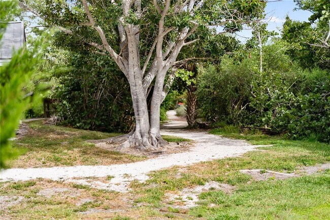 Building Photo - 1750 Benjamin Franklin Dr