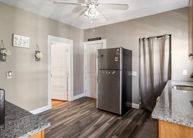 Building Photo - 44 Greenleaf Ave