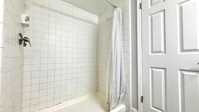 Building Photo - 1211 N Miller Rd