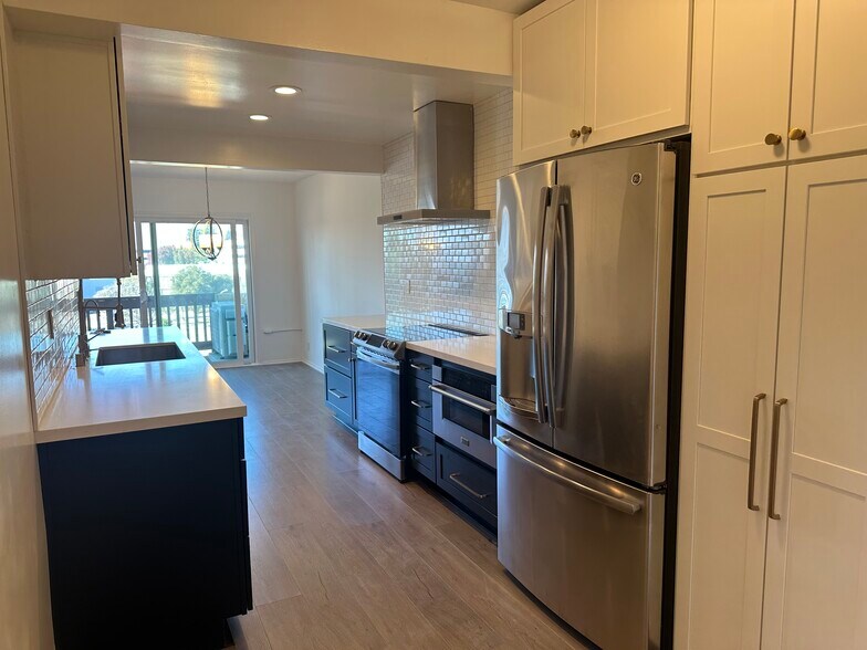 Building Photo - 5950 Buckingham Pky