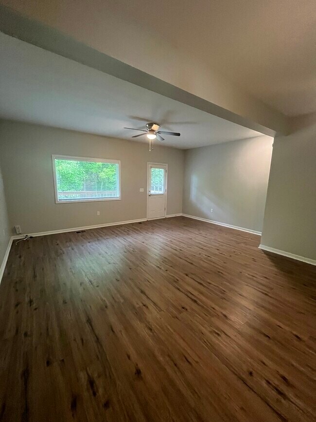 Building Photo - 3-Bedroom Townhome Covington