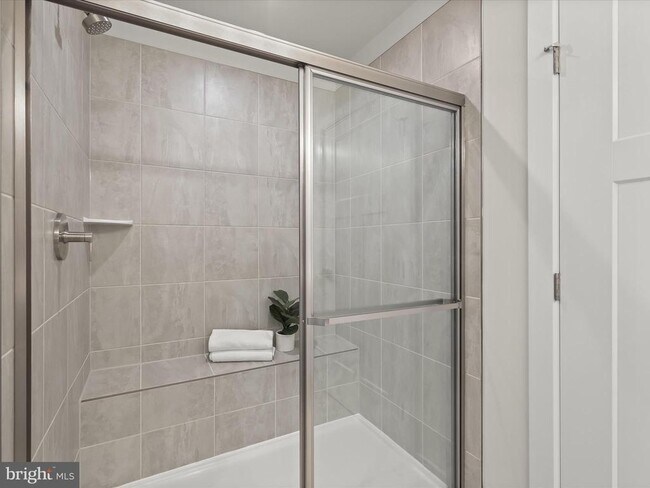 Building Photo - 4738 Naples Ave