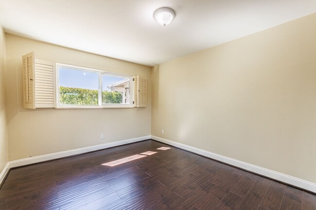 Building Photo - Beautifully Renovated 3-Bedroom Home in Pr...