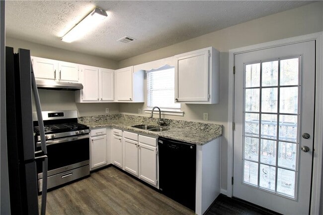 Building Photo - 2363 Mills Bend