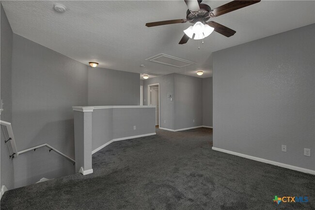 Building Photo - 240 Oak Creek Way