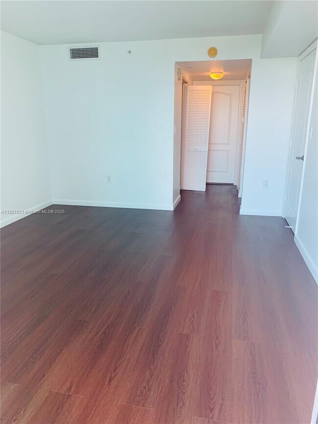 Building Photo - 2101 Brickell Ave