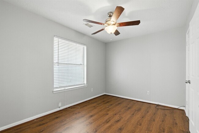 Building Photo - 5307 Oak Falls Dr