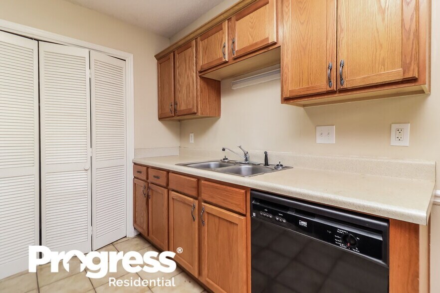 Building Photo - 796 Indian Lake Dr NW