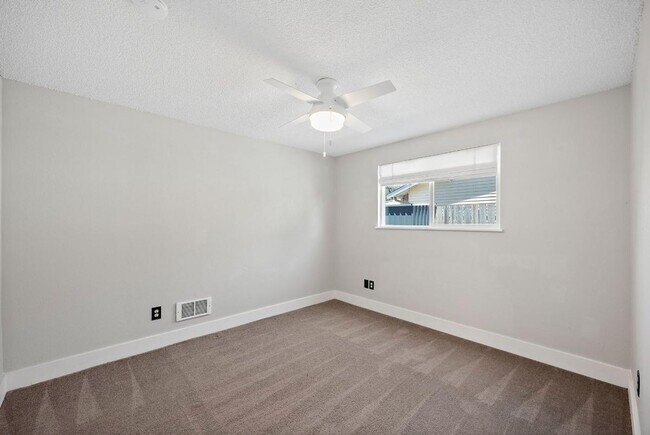 Building Photo - Beautiful Steilacoom Home with Private ADU, Covered Patio, Bonus Gym & A/C!
