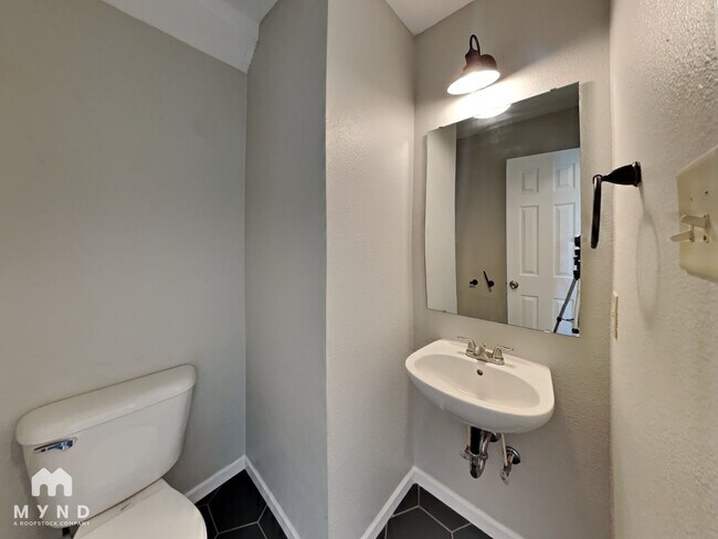Building Photo - 8351 S Midnight Dr