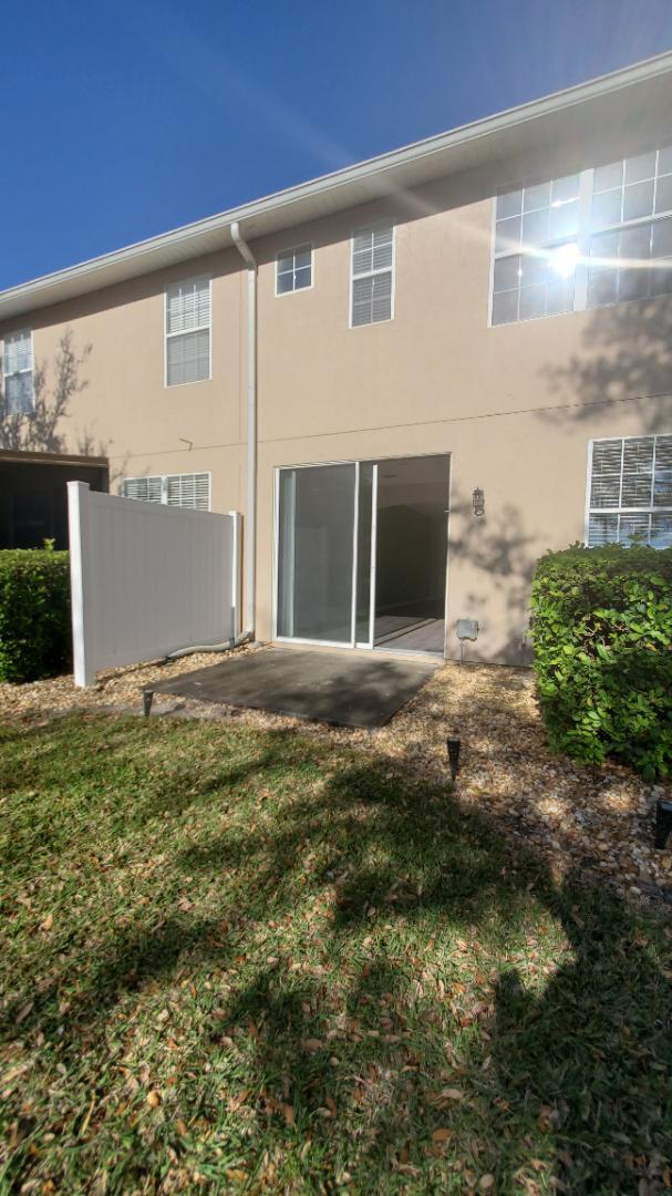 Building Photo - 3885 Buckthorne Dr