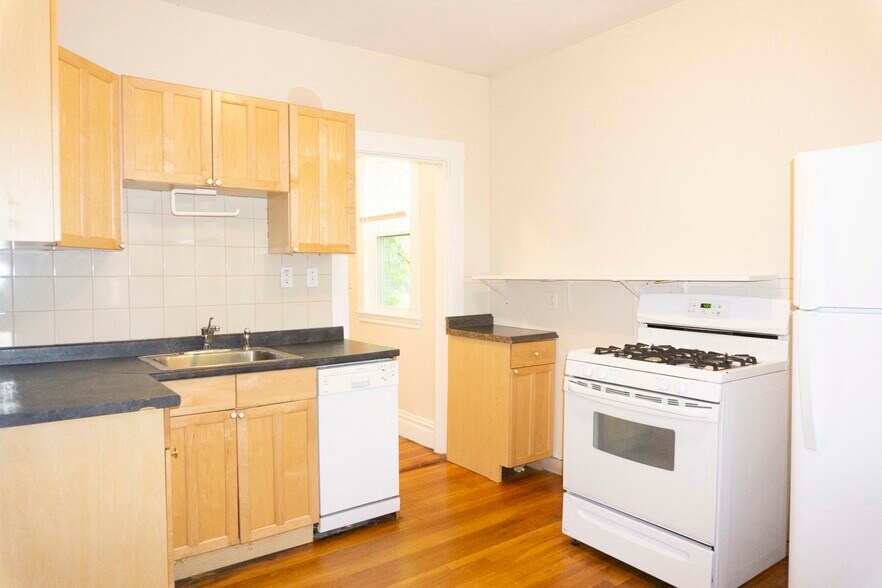 Building Photo - 53 Strathmore Rd