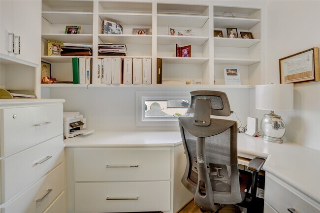 Building Photo - 4806 Wedgewood Dr