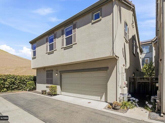 Building Photo - 6010 Hillbrook Pl