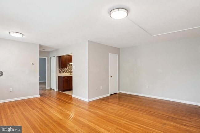 Primary Photo - 1100 Tyson Ave