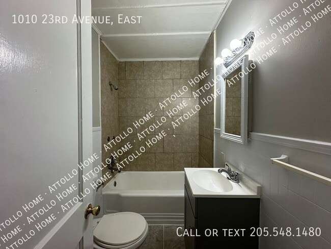 Building Photo - 1010 23rd Ave E