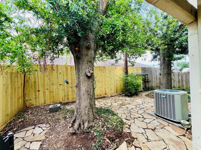 Building Photo - 16079 Hidden Acres Dr