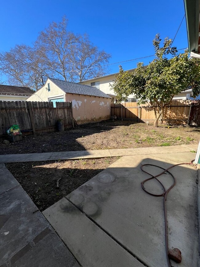 Building Photo - 2016 17 Street - Modern Midtown Gem | 2BR/...