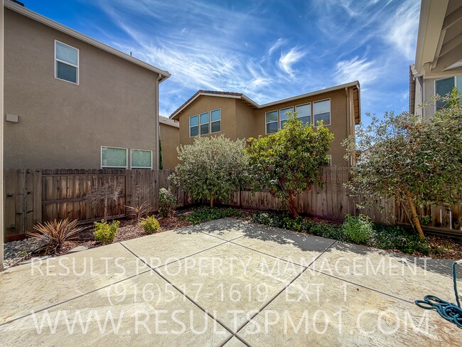 Building Photo - 1280 Goldenrod Way