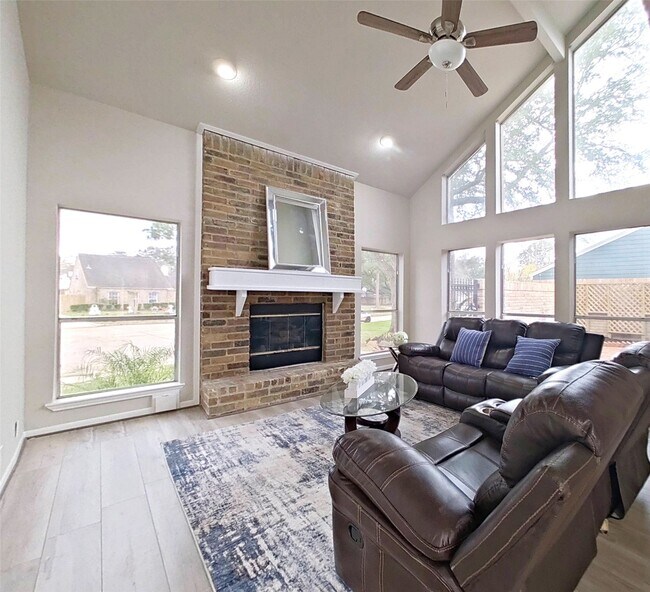 Building Photo - 20206 Lake Sherwood Dr