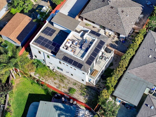 Building Photo - 810 California St