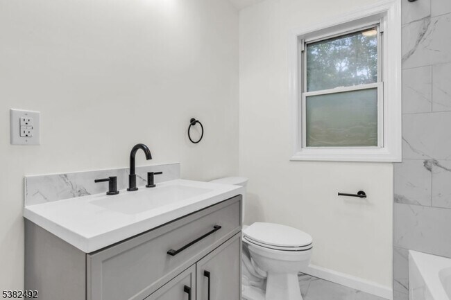 Building Photo - 55 Orchard Dr