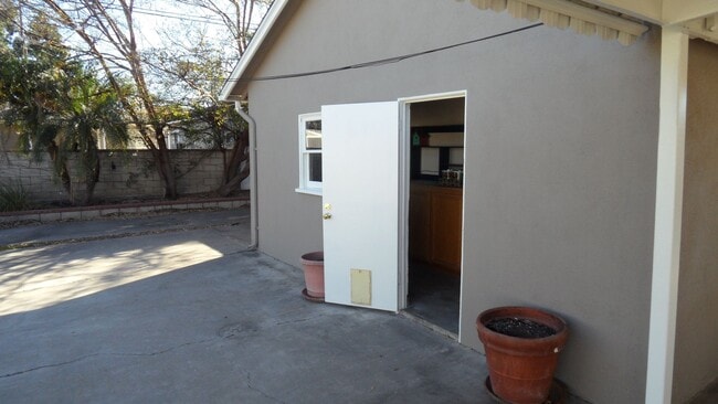 Building Photo - Old Towne Orange, Hardwood floors, Single Story House 3BR 2BA  2 car garage