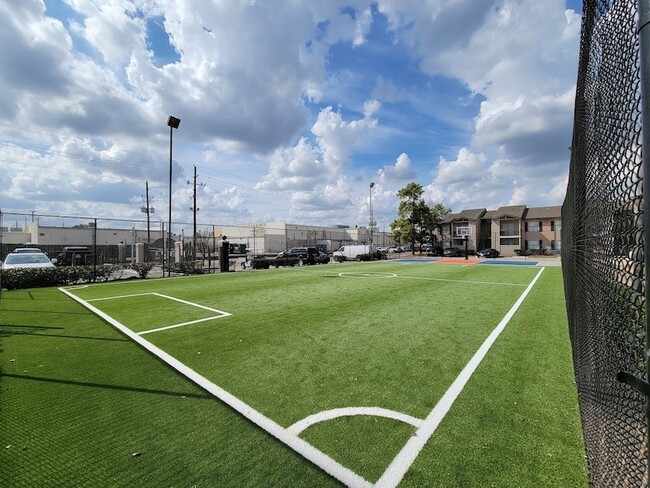 Building Photo - 12335 Antoine Dr