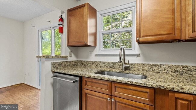 Building Photo - This stunning 3-bedroom, 2-bathroom interior townhome is sure to impress.