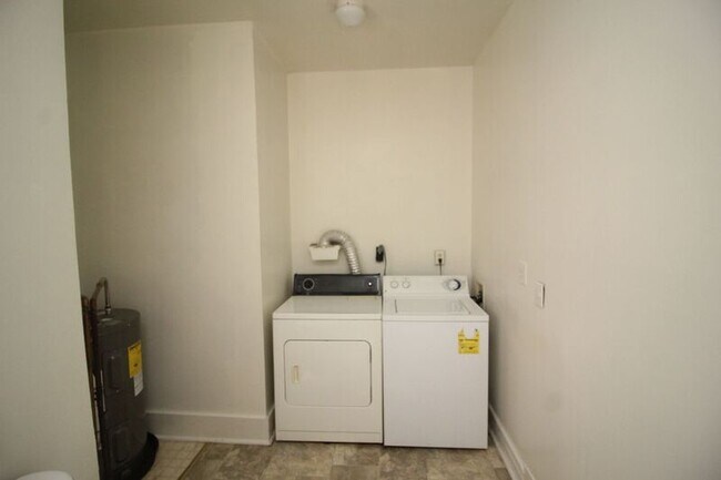 Building Photo - 2630 N Charles St