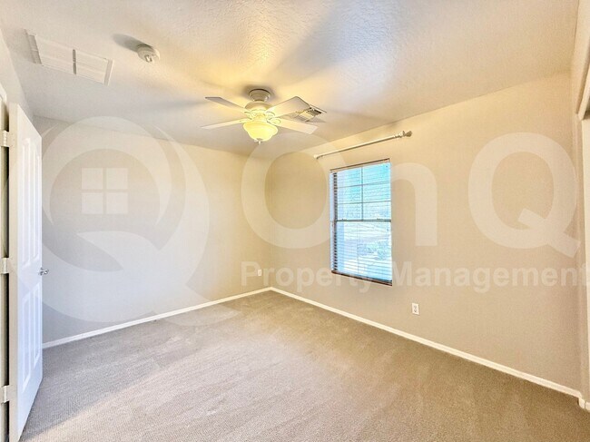 Building Photo - 3318 E Pinot Noir Ave