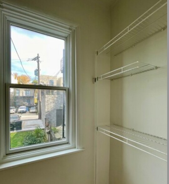 Building Photo - 2219 N Hoyne Ave