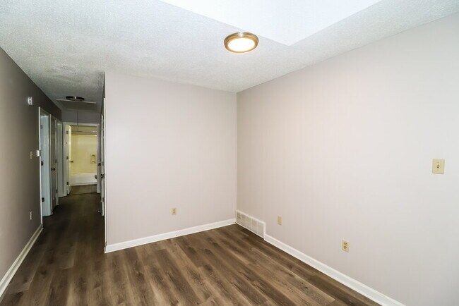 Building Photo - 6842 Theda Cove