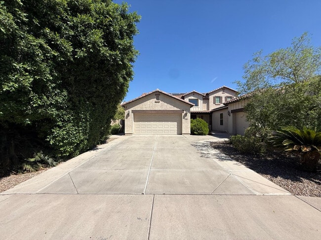 Building Photo - 906 W Glenmere Dr