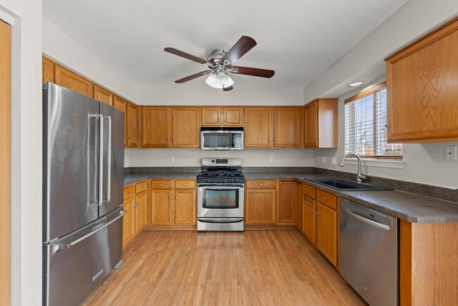 Building Photo - 14215 S Longview Ln